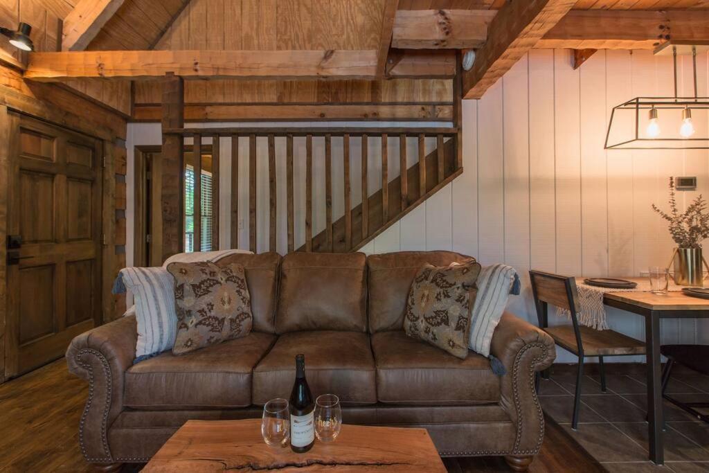 Southern Oak Cabin - Newly Remodeled - Close To All Attractions Sevierville Dış mekan fotoğraf