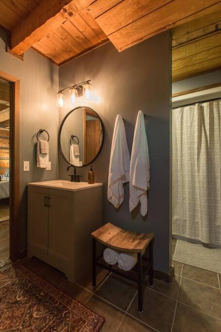Southern Oak Cabin - Newly Remodeled - Close To All Attractions Sevierville Dış mekan fotoğraf