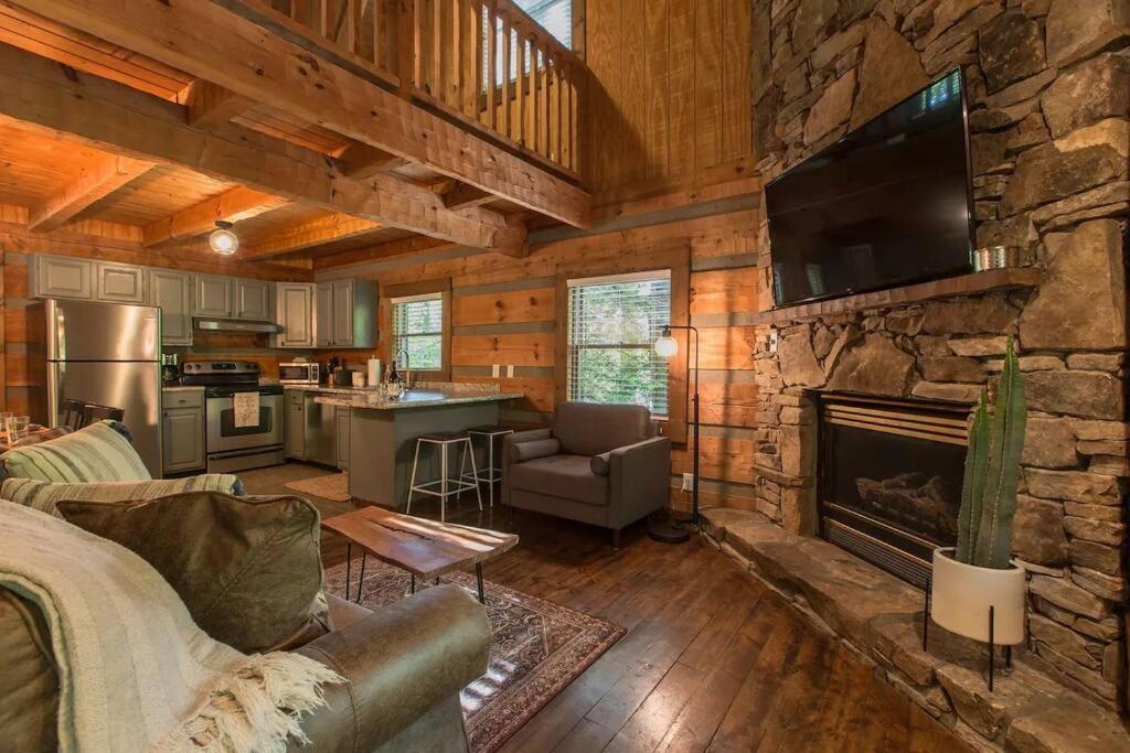 Southern Oak Cabin - Newly Remodeled - Close To All Attractions Sevierville Dış mekan fotoğraf